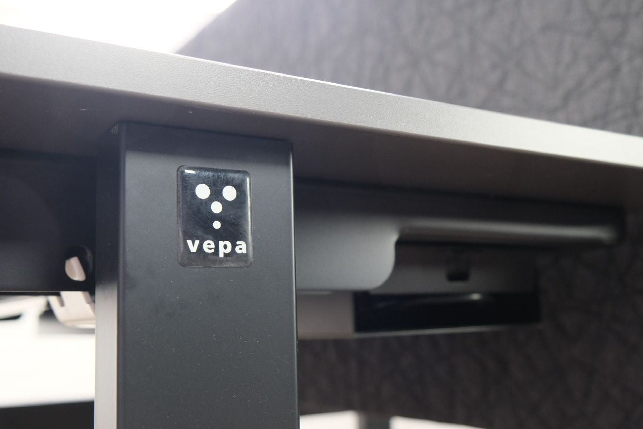 Circulaire Duo Werkplek Vepa Donkergrijs Blad Zwart Frame Akoestisch Scherm & Stroom | Circufair - Bureaus