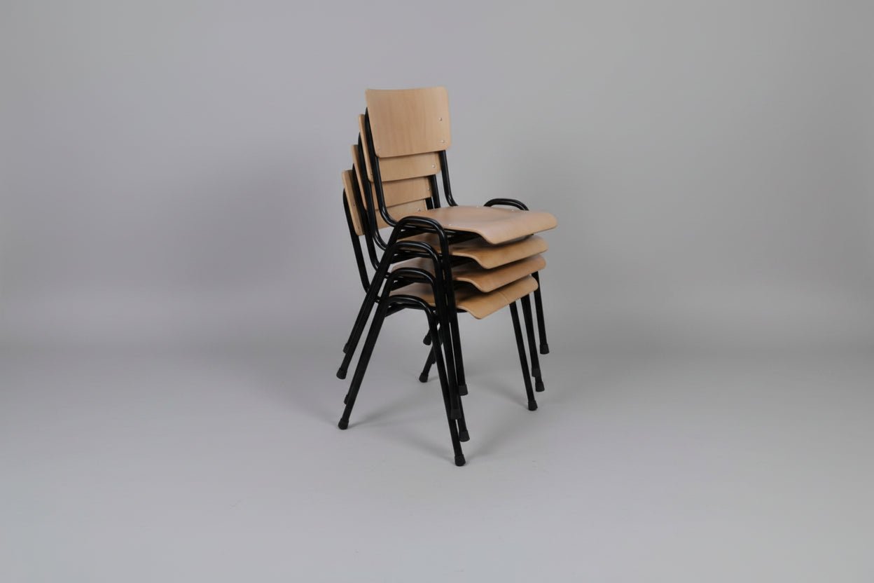 Circulaire Kantinestoel De Valk Berken Multiplex Zwart Frame Stapelbaar | Circufair - Migration_Kantine en vergaderstoelen