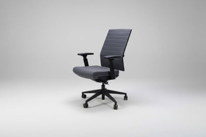 Circulaire Bureaustoel Grijs 3D Armleggers Schuifzitting Kantelbaar Zwart Onderstel | Circufair - Migration_Bureaustoelen
