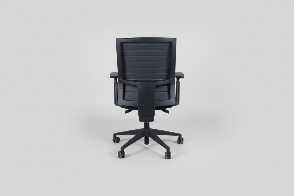 Circulaire Bureaustoel Grijs 3D Armleggers Schuifzitting Kantelbaar Zwart Onderstel | Circufair - Migration_Bureaustoelen