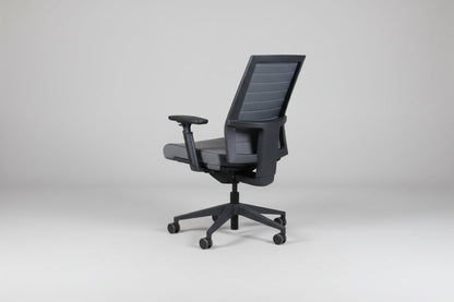 Circulaire Bureaustoel Grijs 3D Armleggers Schuifzitting Kantelbaar Zwart Onderstel | Circufair - Migration_Bureaustoelen