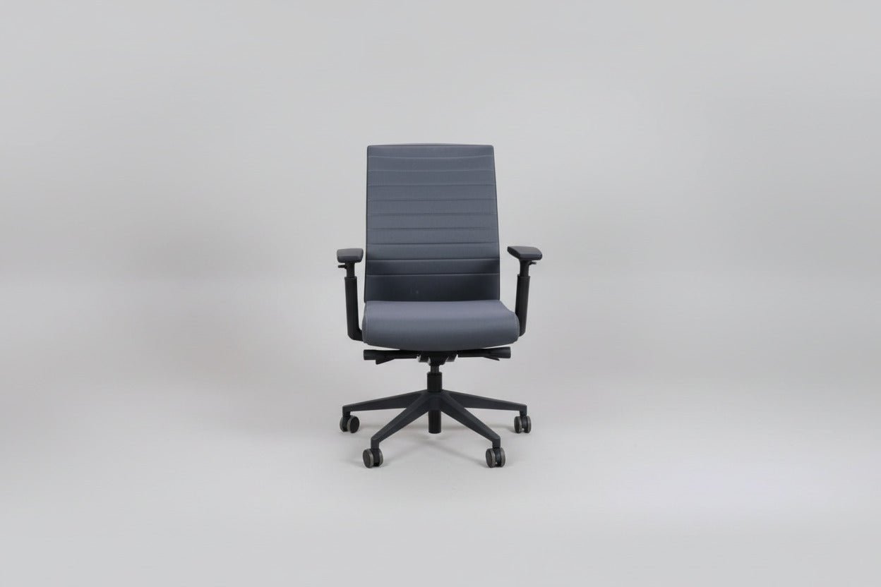 Circulaire Bureaustoel Grijs 3D Armleggers Schuifzitting Kantelbaar Zwart Onderstel | Circufair - Migration_Bureaustoelen