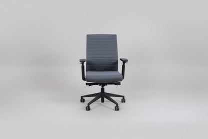 Circulaire Bureaustoel Grijs 3D Armleggers Schuifzitting Kantelbaar Zwart Onderstel | Circufair - Migration_Bureaustoelen