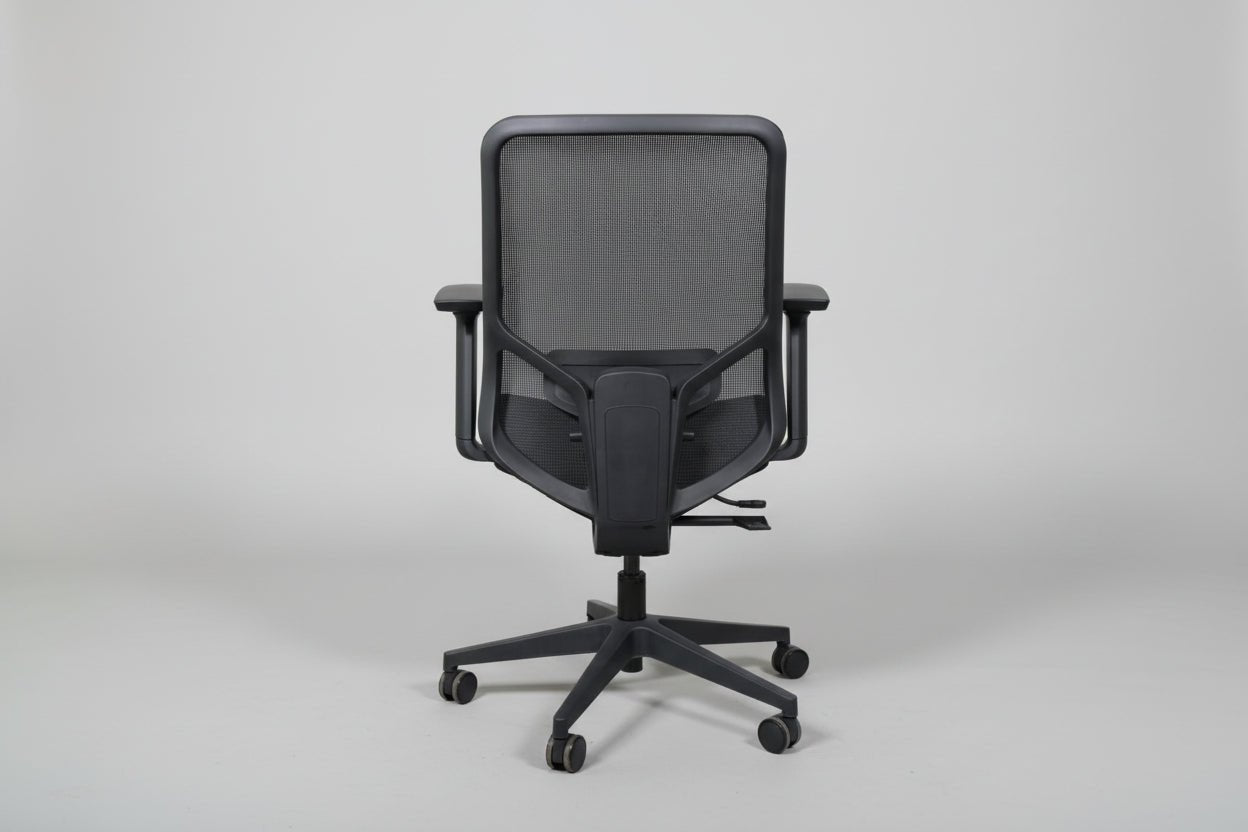 Circulaire Bureaustoel Zwart Gestoffeerd Mesh Rugleuning 3D Armleuningen | Circufair - Bureaustoelen