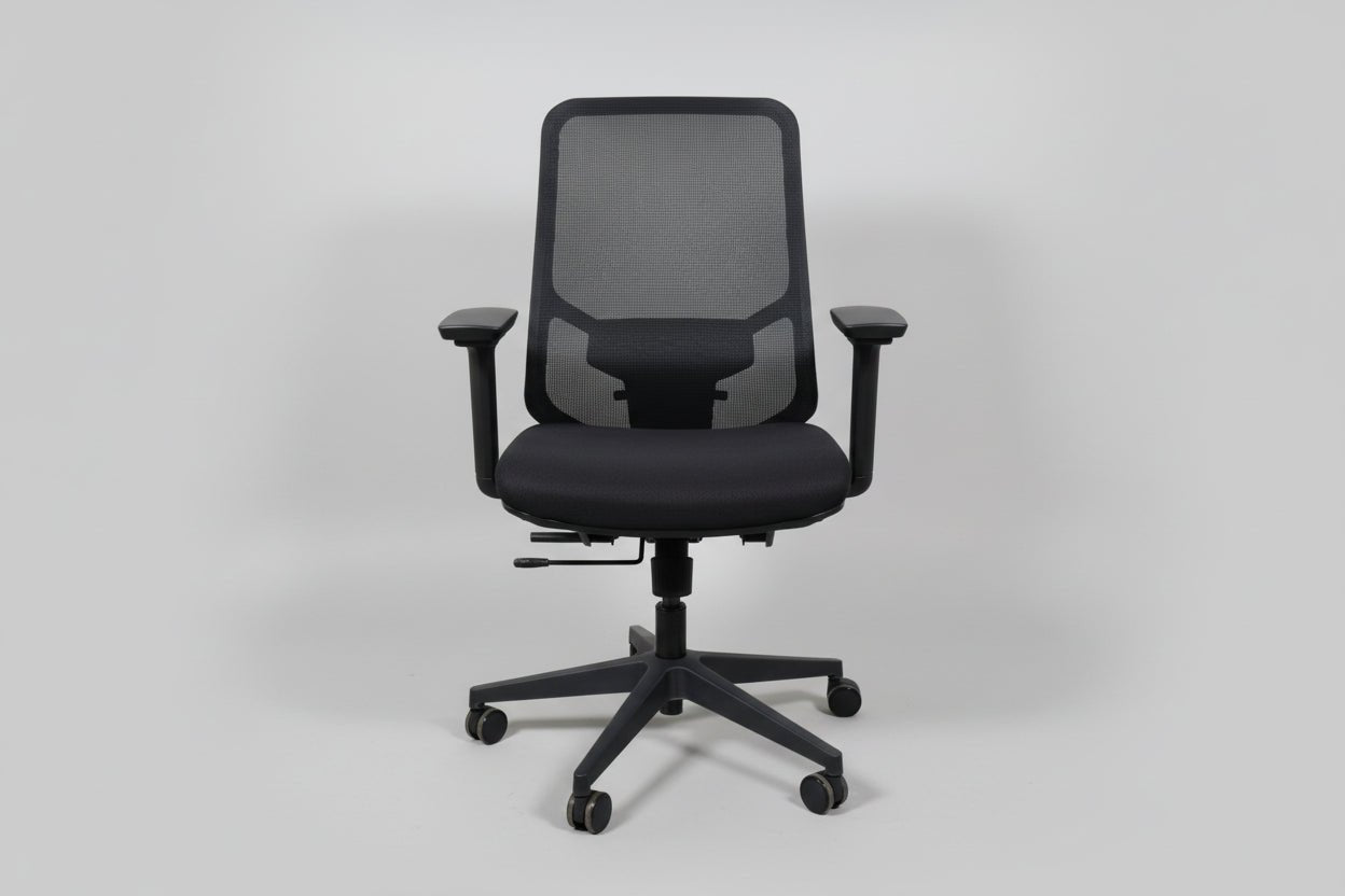 Circulaire Bureaustoel Zwart Gestoffeerd Mesh Rugleuning 3D Armleuningen | Circufair - Bureaustoelen