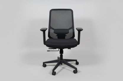 Circulaire Bureaustoel Zwart Gestoffeerd Mesh Rugleuning 3D Armleuningen | Circufair - Bureaustoelen