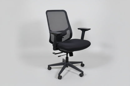 Circulaire Bureaustoel Zwart Gestoffeerd Mesh Rugleuning 3D Armleuningen | Circufair - Bureaustoelen
