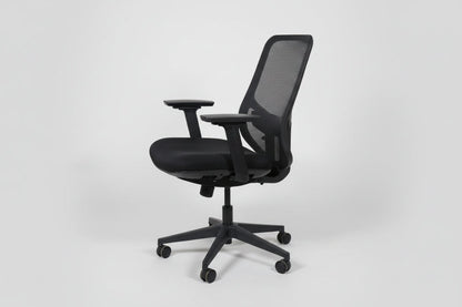 Circulaire Bureaustoel Zwart Gestoffeerd Mesh Rugleuning 3D Armleuningen | Circufair - Bureaustoelen