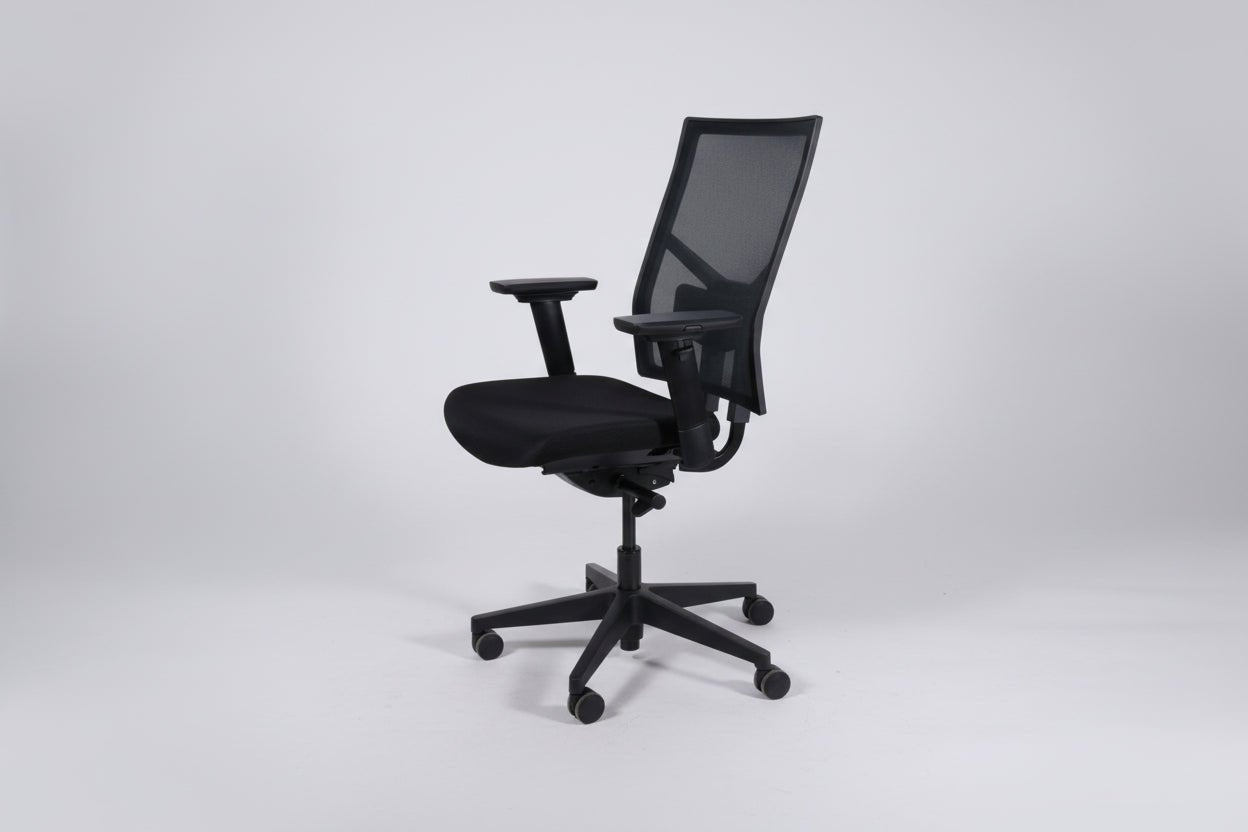 Circulaire Bureaustoel Zwart Gestoffeerd Mesh Rugleuning NPR 1813 Verstelbaar | Circufair - Bureaustoelen