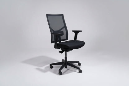 Circulaire Bureaustoel Zwart Gestoffeerd Mesh Rugleuning NPR 1813 Verstelbaar | Circufair - Bureaustoelen