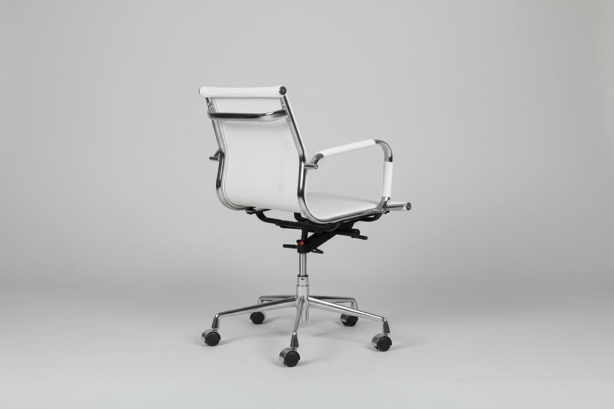 Circulaire Design Bureaustoel Wit Kunstleder Lage Rugleuning Chroom Onderstel | Circufair - Vergaderstoelen