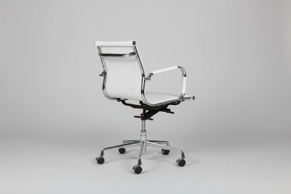 Circulaire Design Bureaustoel Wit Kunstleder Lage Rugleuning Chroom Onderstel | Circufair - Vergaderstoelen