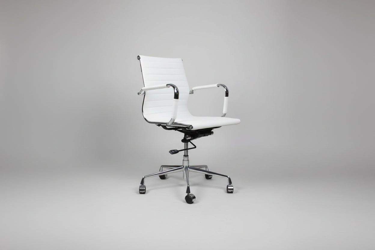 Circulaire Design Bureaustoel Wit Kunstleder Lage Rugleuning Chroom Onderstel | Circufair - Vergaderstoelen