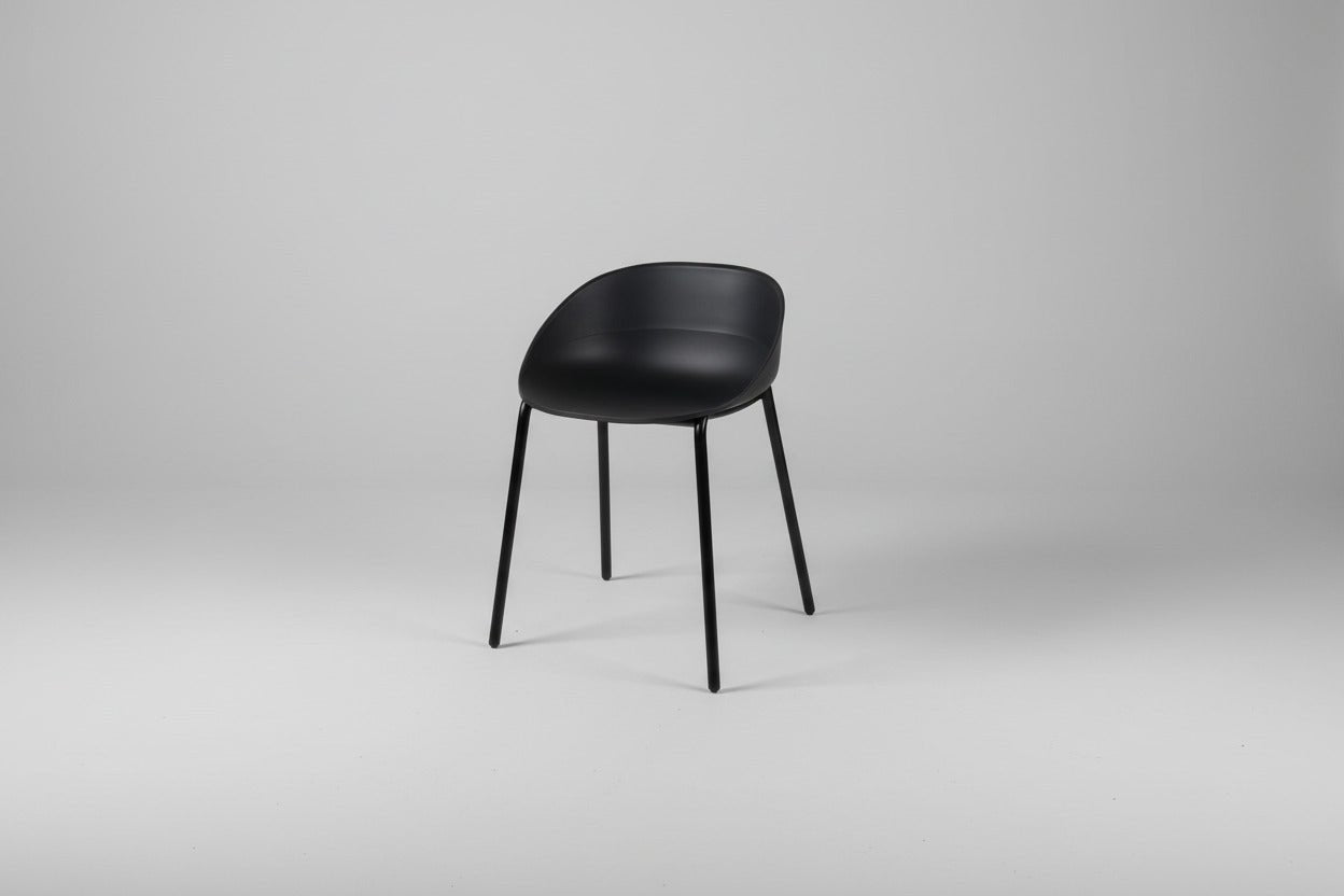 Circulaire Design Kantinestoel Zwart Kunststof Kuip Zwart Frame | Circufair - Kantoormeubelen