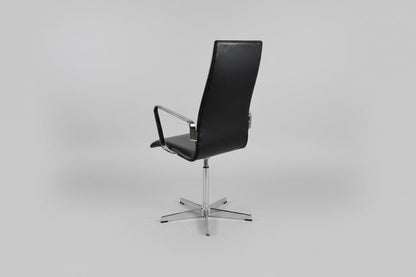 Circulaire Design vergaderstoel Fritz Hansen Oxford Arne Jacobsen Zwart Rundleder | Circufair - Kantoorstoelen