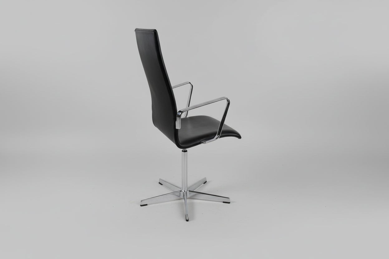Circulaire Design vergaderstoel Fritz Hansen Oxford Arne Jacobsen Zwart Rundleder | Circufair - Kantoorstoelen