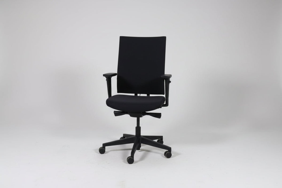 Circulaire Ergonomische Bureaustoel NPR 1813 Zwart 4D Armleuningen Z.G.A.N. | Circufair - Bureaustoelen