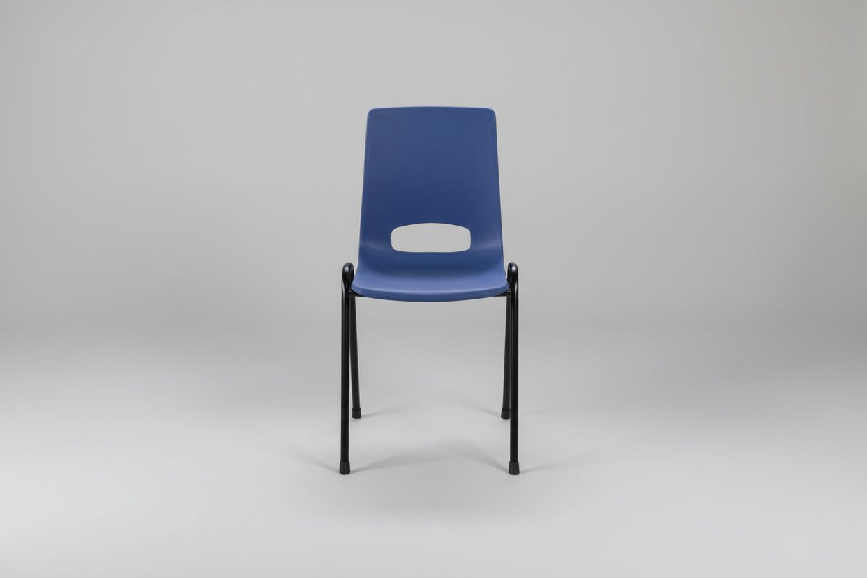 Circulaire Kantinestoel Blauw Kunststof Kuip Zwart Frame Stapelbaar | Circufair - Kantoorstoelen