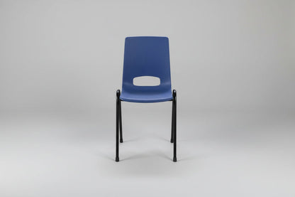 Circulaire Kantinestoel Blauw Kunststof Kuip Zwart Frame Stapelbaar | Circufair - Kantoorstoelen