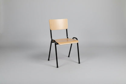 Circulaire Kantinestoel De Valk Berken Multiplex Zwart Frame Stapelbaar | Circufair - Migration_Kantine en vergaderstoelen