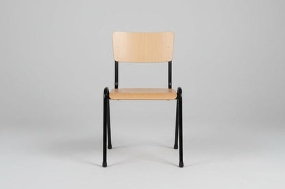 Circulaire Kantinestoel De Valk Berken Multiplex Zwart Frame Stapelbaar | Circufair - Migration_Kantine en vergaderstoelen