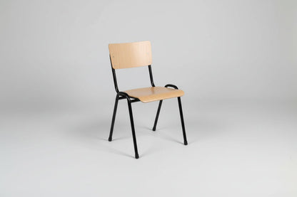 Circulaire Kantinestoel De Valk Berken Multiplex Zwart Frame Stapelbaar | Circufair - Migration_Kantine en vergaderstoelen