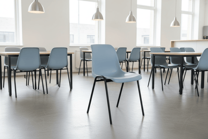 Circulaire Kantinestoel De Valk Grijze Kuip Zwart Frame Stapelbaar | Circufair - Kantoorstoelen