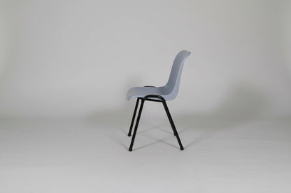 Circulaire Kantinestoel De Valk Grijze Kuip Zwart Frame Stapelbaar | Circufair - Kantoorstoelen