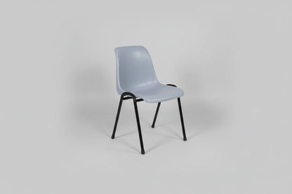 Circulaire Kantinestoel De Valk Grijze Kuip Zwart Frame Stapelbaar | Circufair - Kantoorstoelen