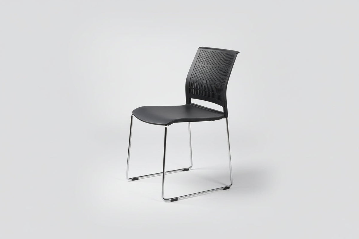 Circulaire Kantinestoel Zwart Verchroomd Frame Stapelbaar & Koppelbaar | Circufair - Kantoorstoelen