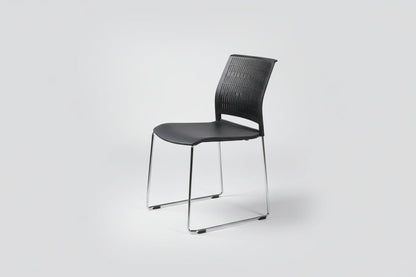 Circulaire Kantinestoel Zwart Verchroomd Frame Stapelbaar & Koppelbaar | Circufair - Kantoorstoelen