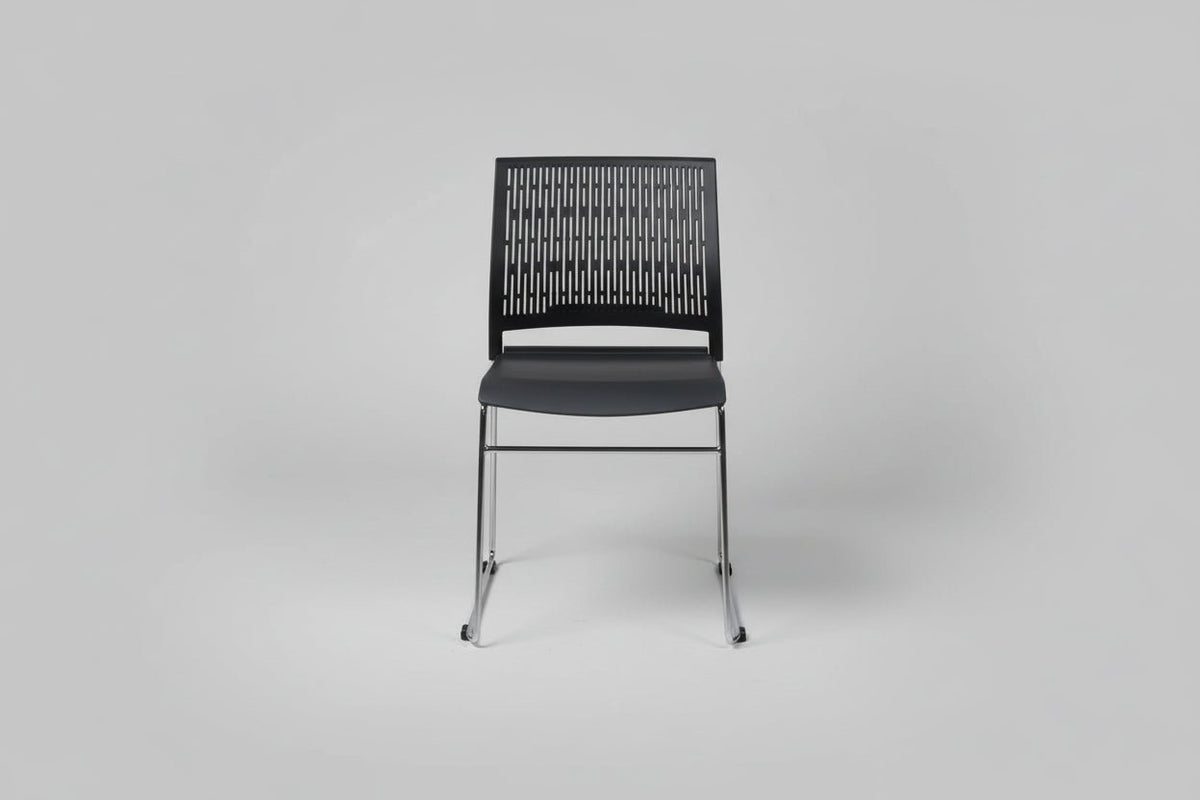 Circulaire Kantinestoel Zwart Verchroomd Frame Stapelbaar & Koppelbaar | Circufair - Kantoorstoelen