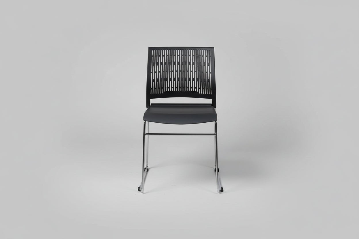 Circulaire Kantinestoel Zwart Verchroomd Frame Stapelbaar & Koppelbaar | Circufair - Kantoorstoelen