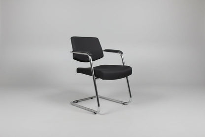 Circulaire Vergaderstoel Zwart Gestoffeerd Chroom Sledeframe Stapelbaar | Circufair - Vergaderstoelen