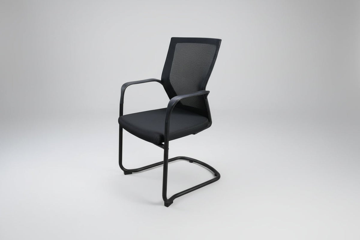 Circulaire Vergaderstoel Zwart Mesh Sledeframe Stapelbaar | Circufair - Vergaderstoelen