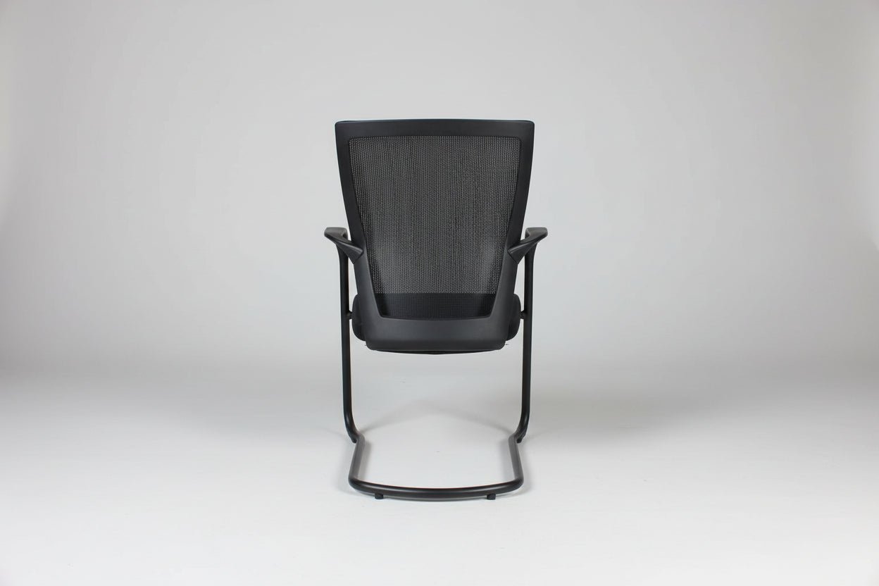 Circulaire Vergaderstoel Zwart Mesh Sledeframe Stapelbaar | Circufair - Vergaderstoelen